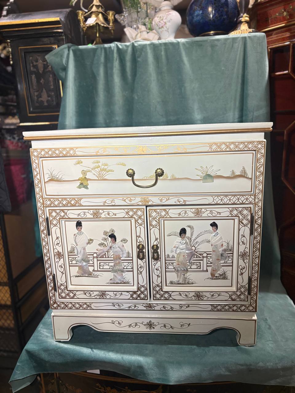 Тумба в стиле шинуазри 2 штуки