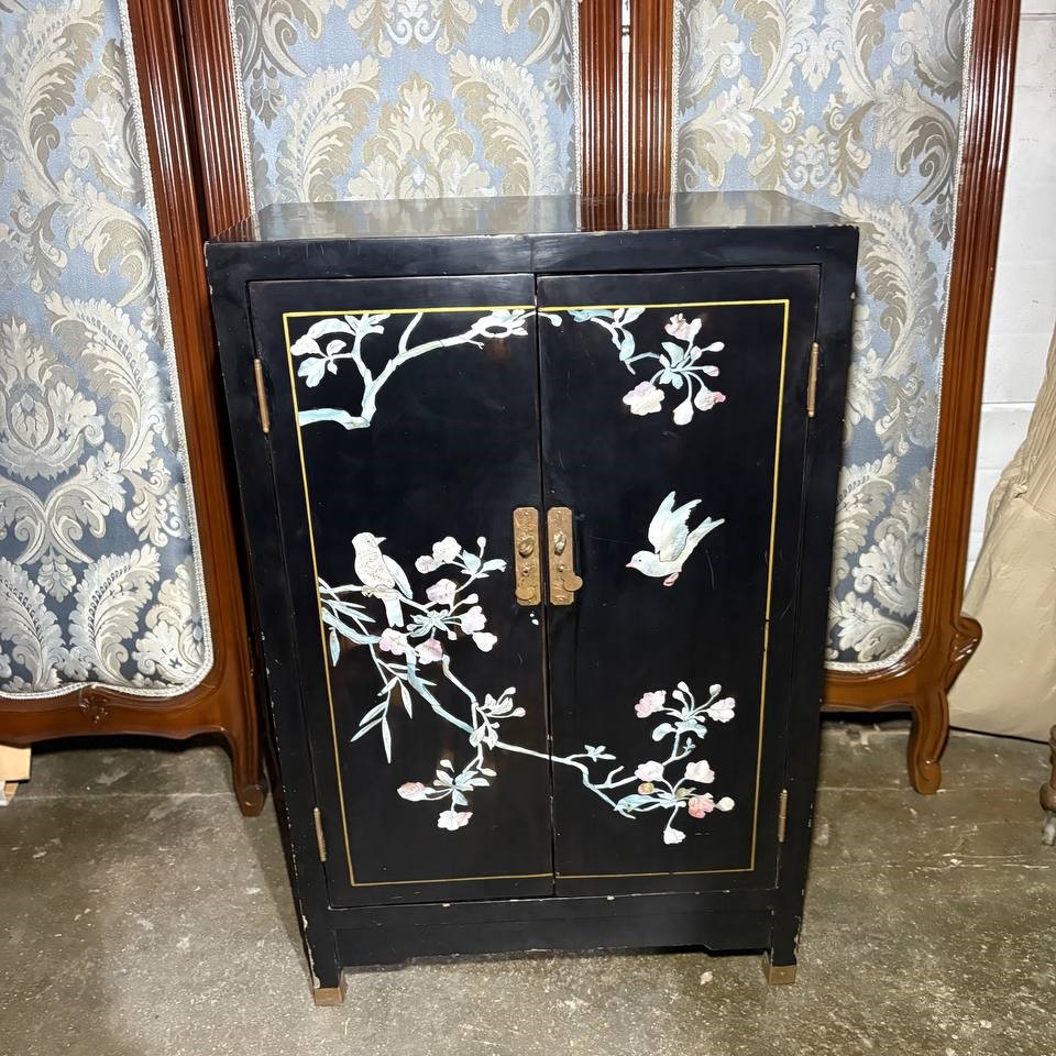 Тумба в стиле шинуазри