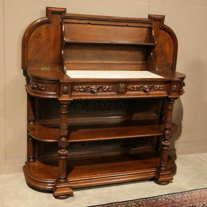 Консоль в стиле ренессанс