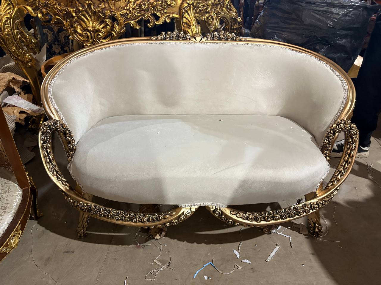 Диван в стиле венецианского барокко