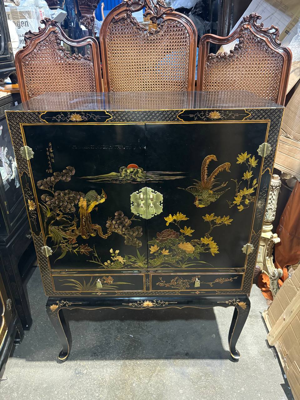 Шкаф в стиле шинуазри