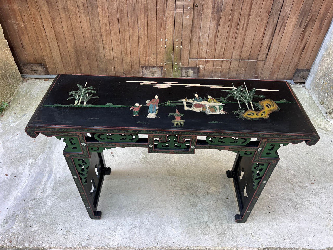 Консоль в стиле шинуазри