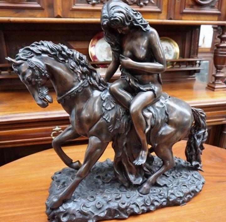 Скульптура «Lady Godiva»