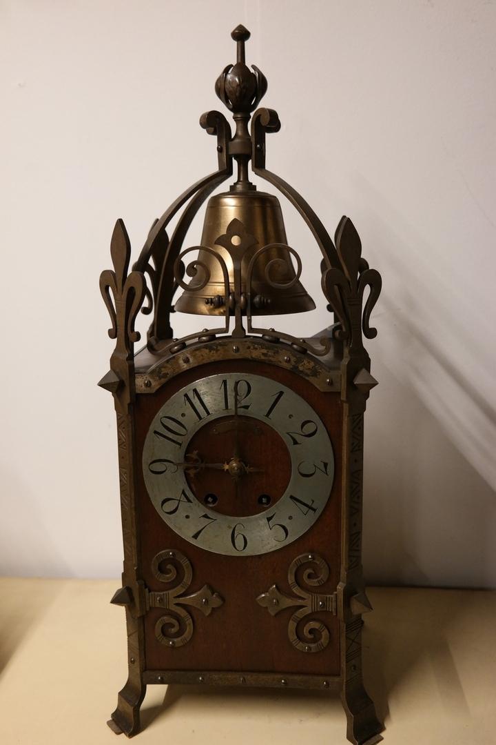 Часы старинные настольные