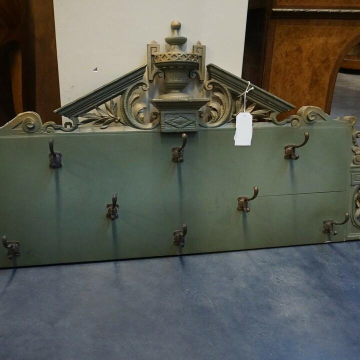 Вешалка настенная в стиле венецианского барокко