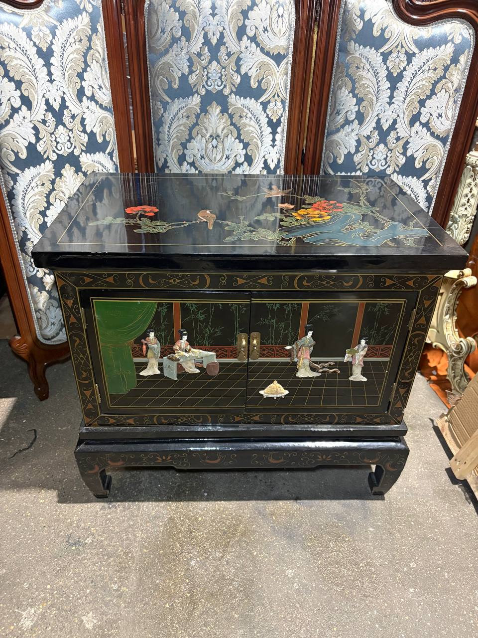 Тумба в стиле шинуазри