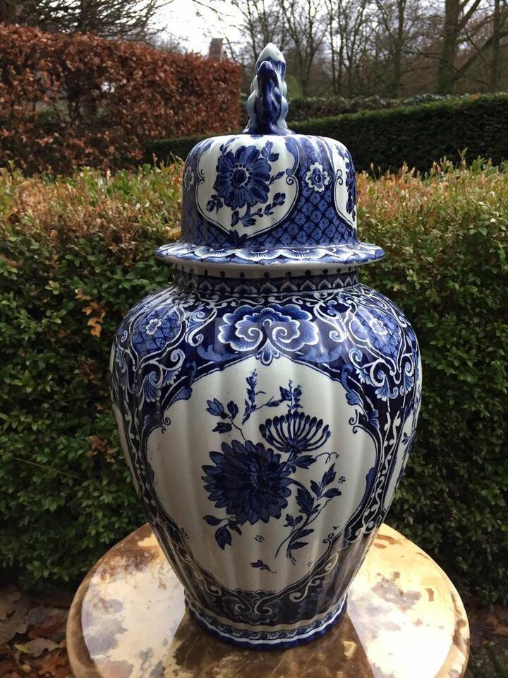 Ваза с крышкой Делф