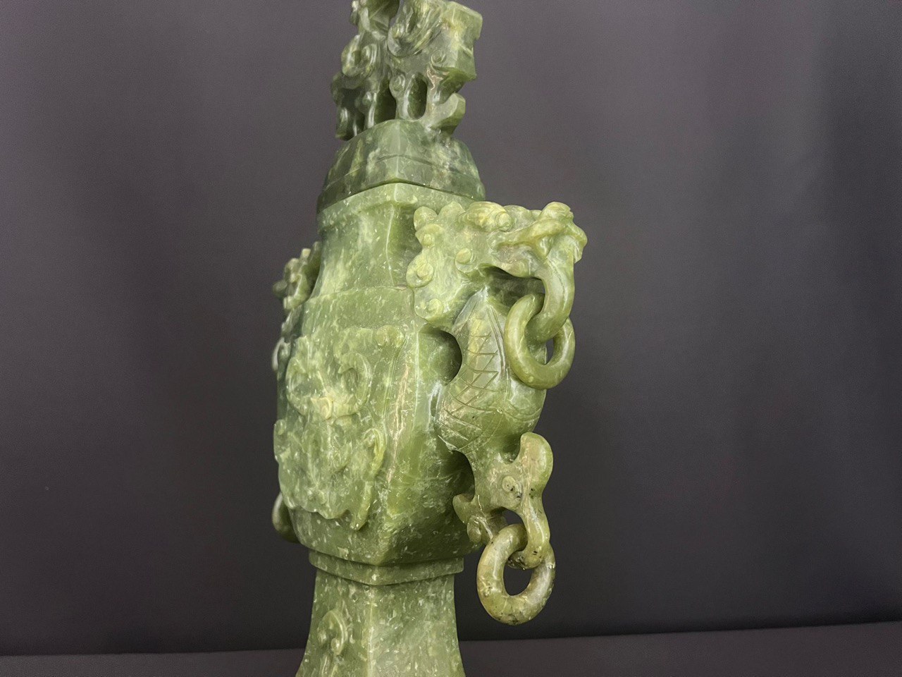 Ваза с крышкой/Парфюмерница с драконами в восточном стиле