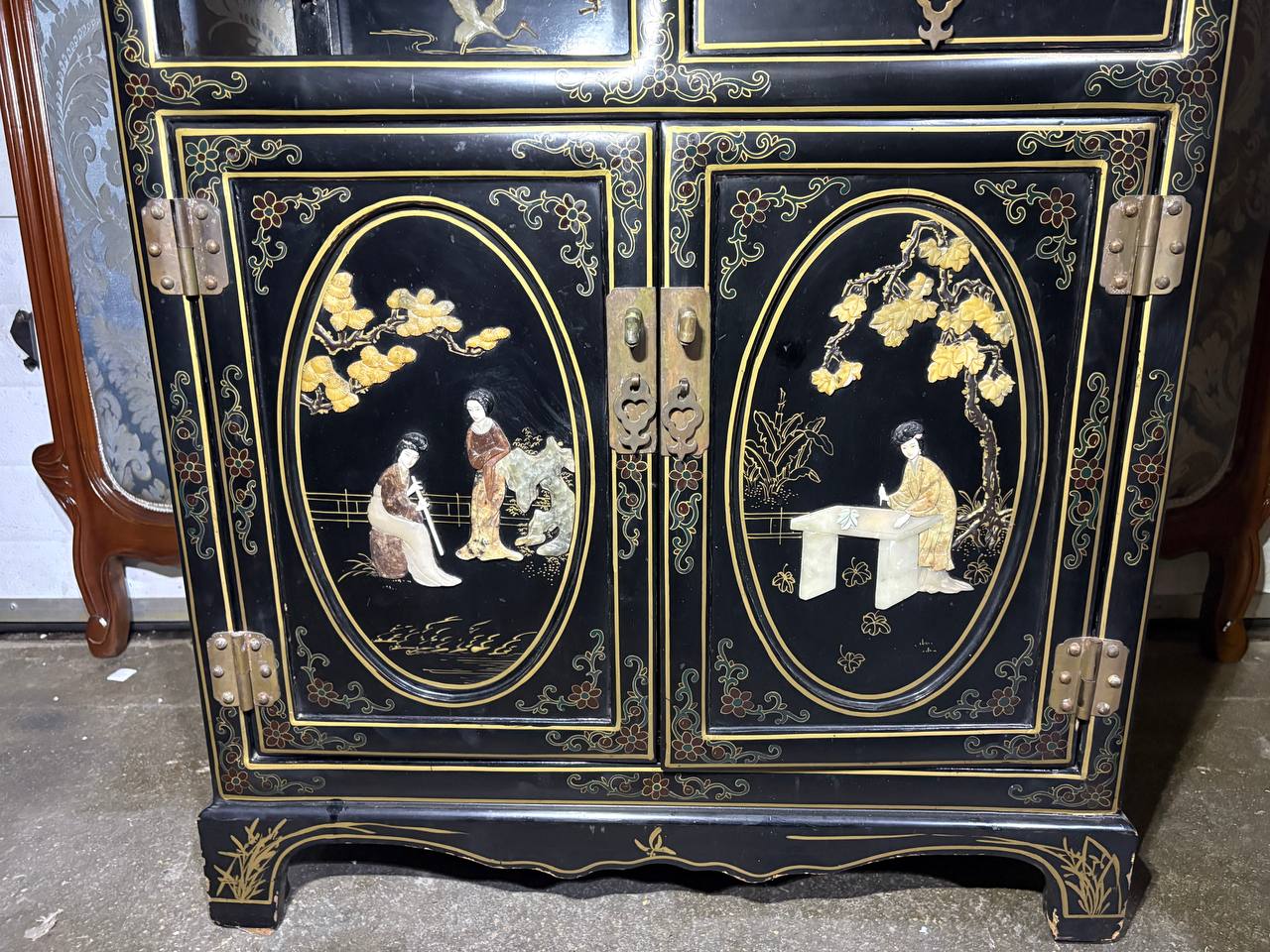 Тумба в стиле шинуазри