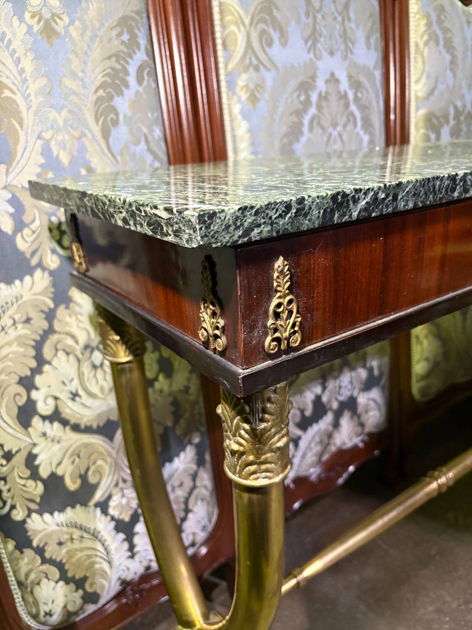 Консоль в стиле ампир