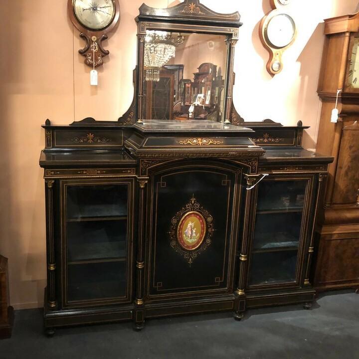 Комод с зеркалом/трюмо