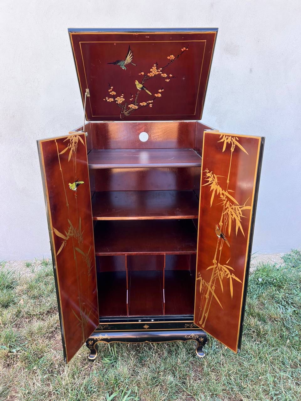 Шкаф в стиле шинуазри