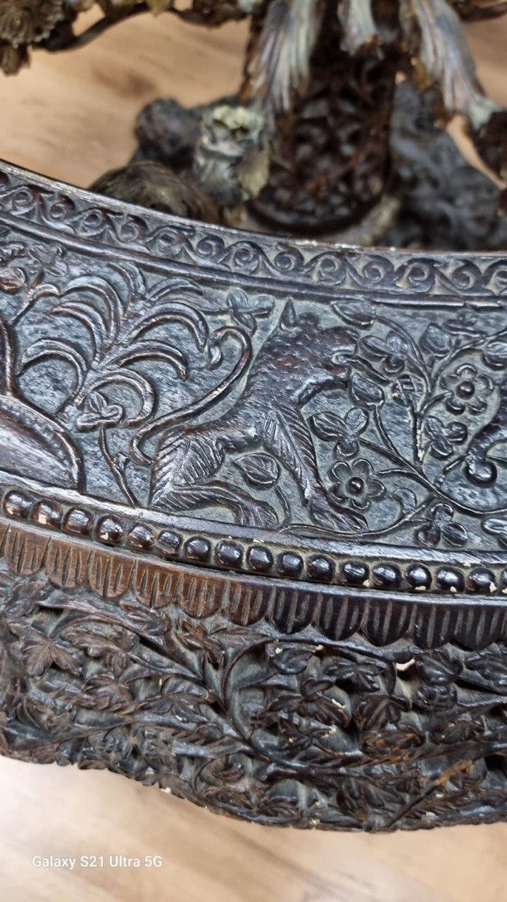 Стол в англо-индийском стиле