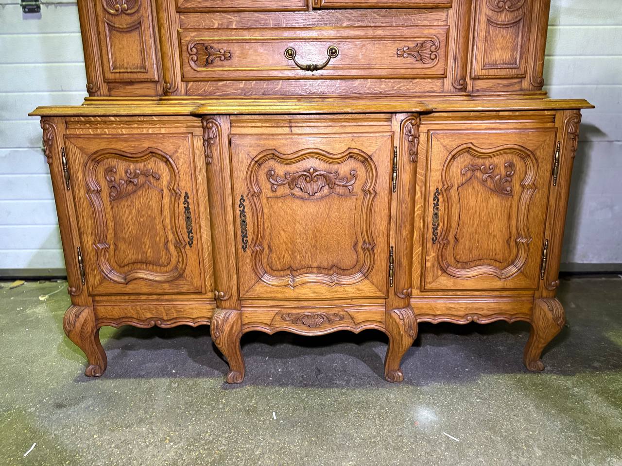 Витрина в стиле Людовика XV