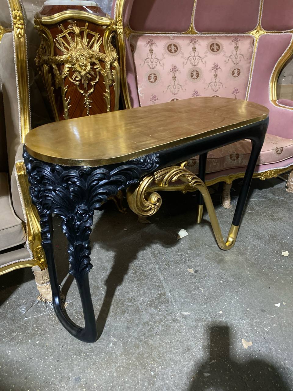 Консоль в стиле венецианского барокко