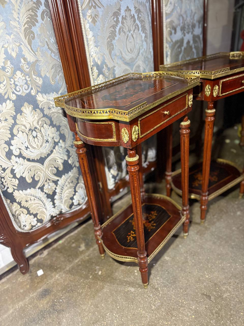 Стол консольный в стиле Людовика XVI 2 штуки