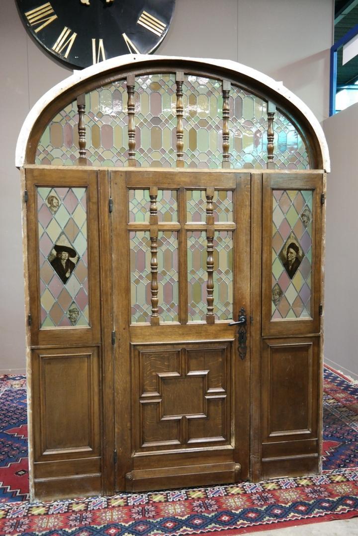 Дверь/дверной проем с витражами