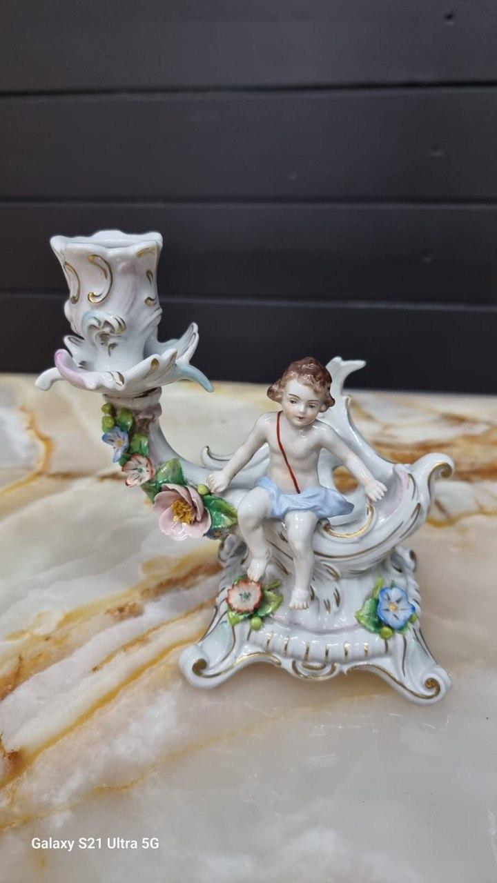 Подсвечник с путти от Каподимонте