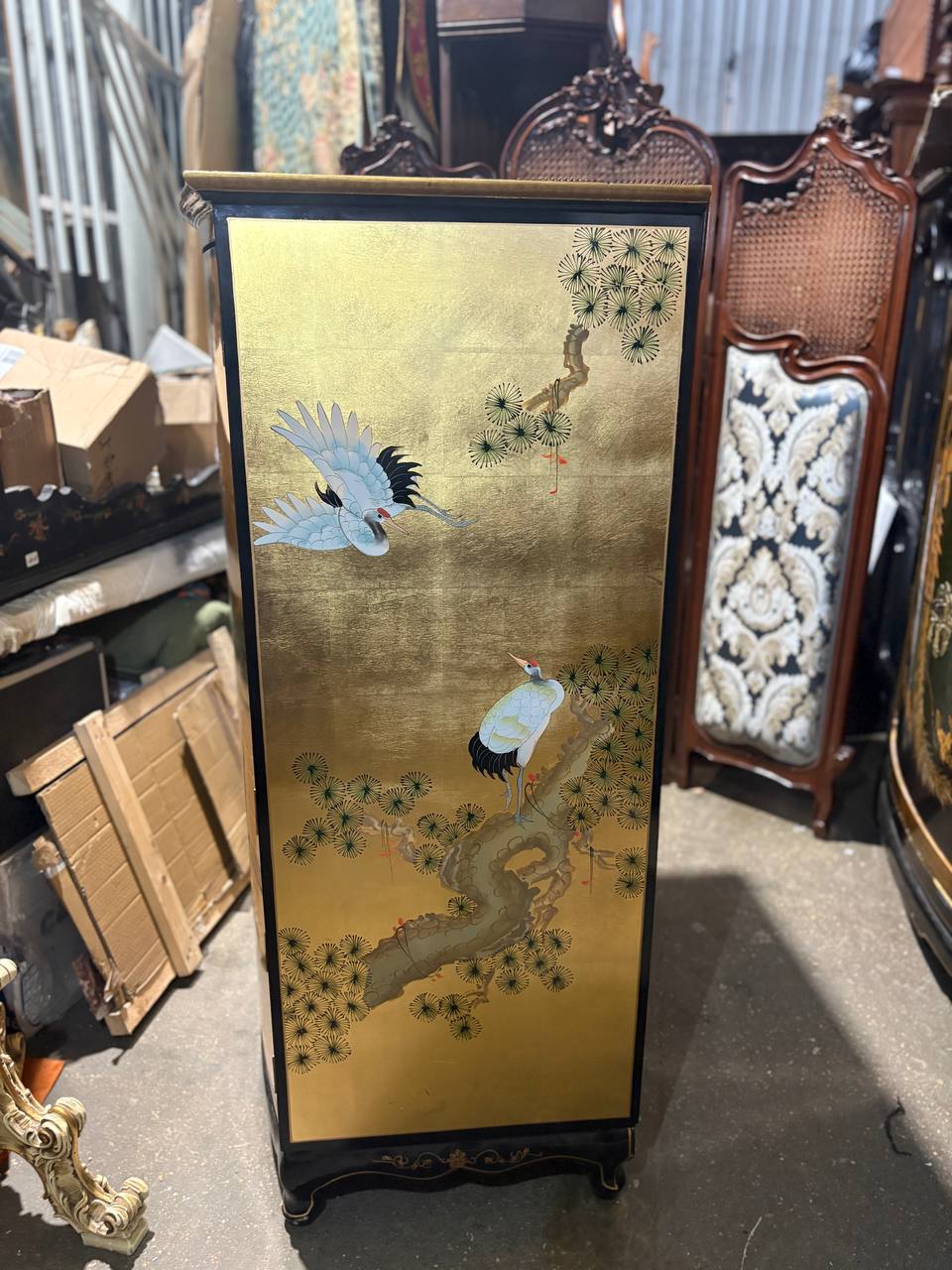 Шкаф в стиле шинуазри