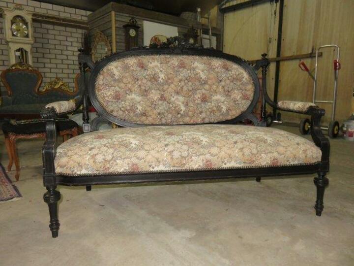 Софа в стиле Людовика XVI