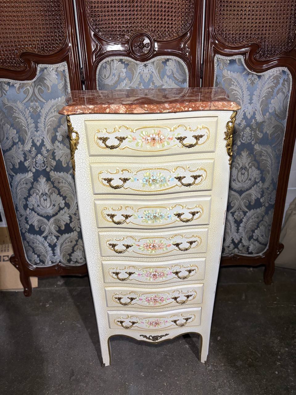 Комод высокий в стиле венецианского барокко