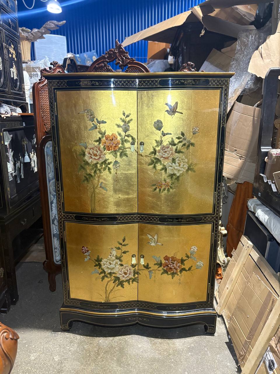 Шкаф в стиле шинуазри