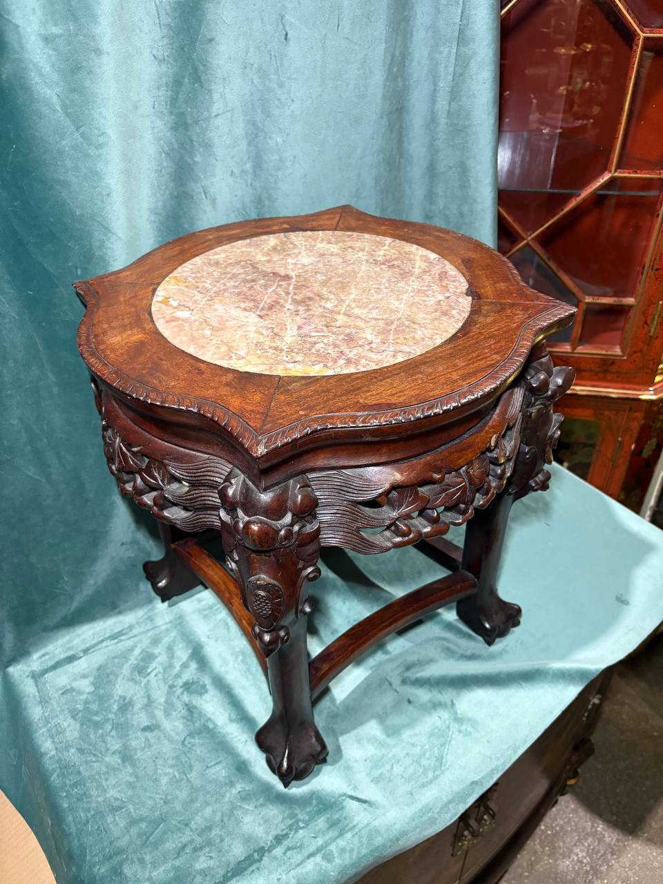 Подставка в восточном стиле