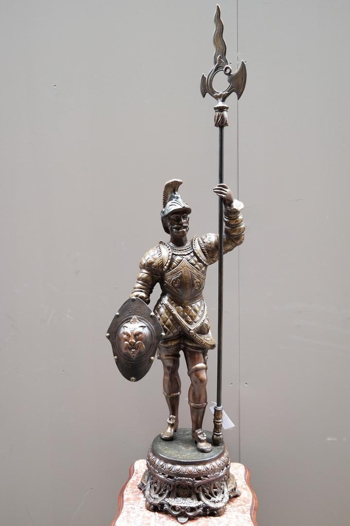 Статуя рыцаря