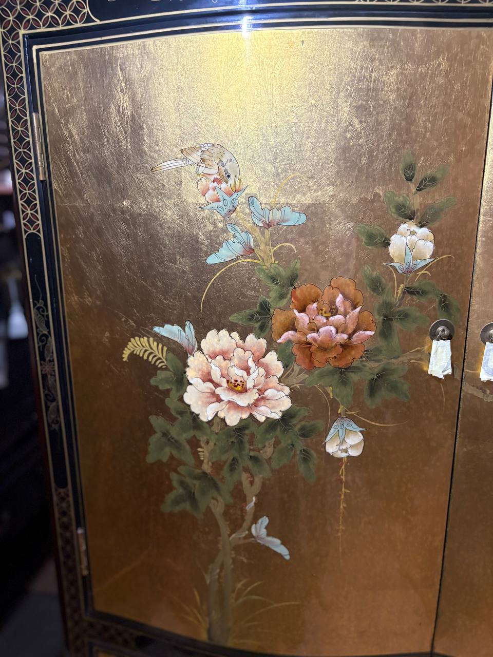 Шкаф в стиле шинуазри