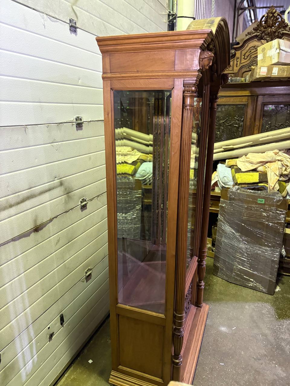 Витрина в стиле ренессанс