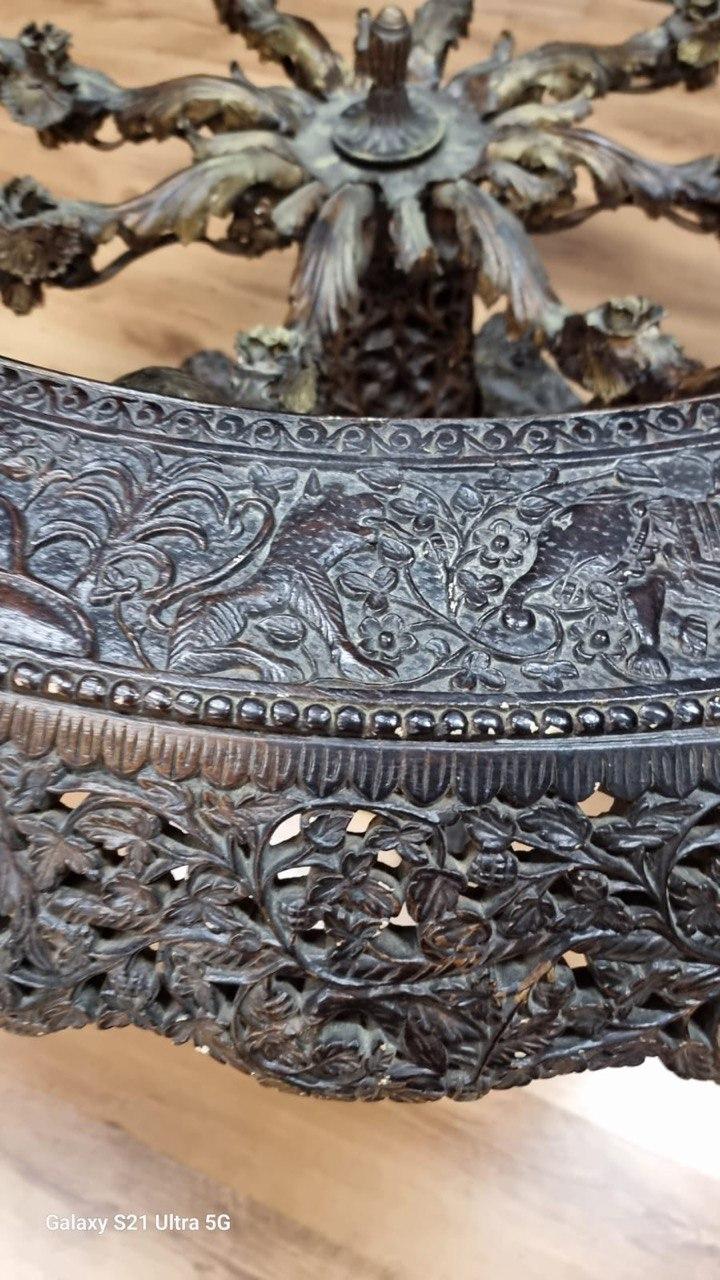 Стол в англо-индийском стиле