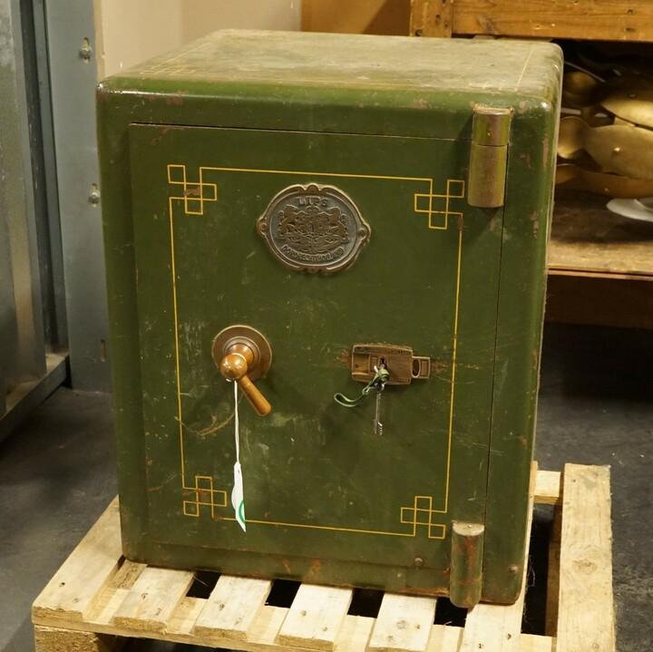 Сейф старинный голландский