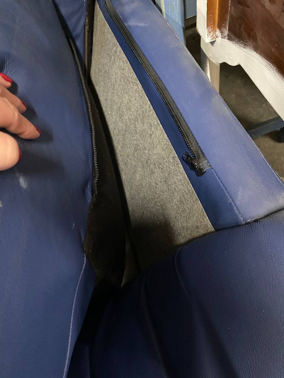 Диван винтажный кожаный