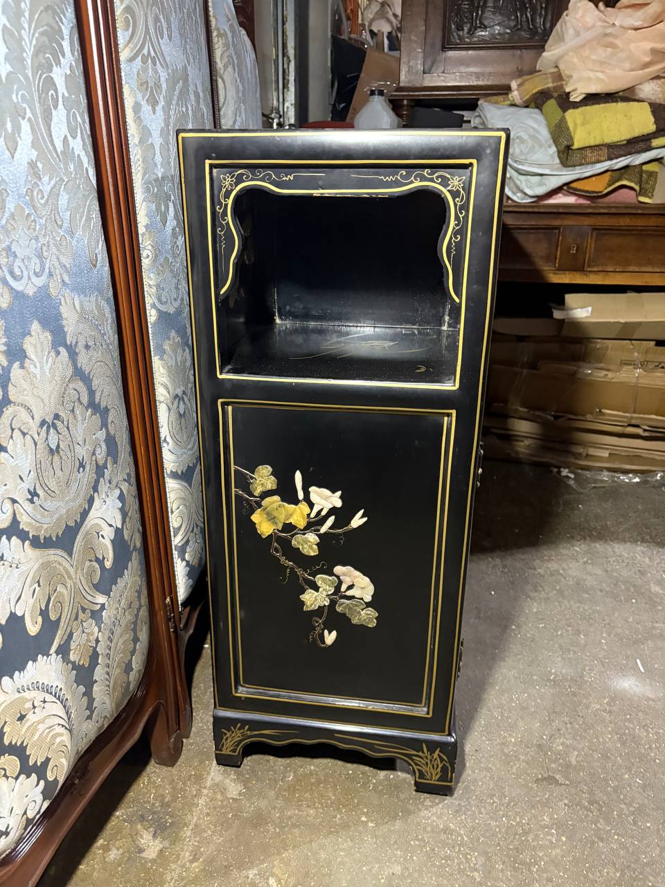 Тумба в стиле шинуазри