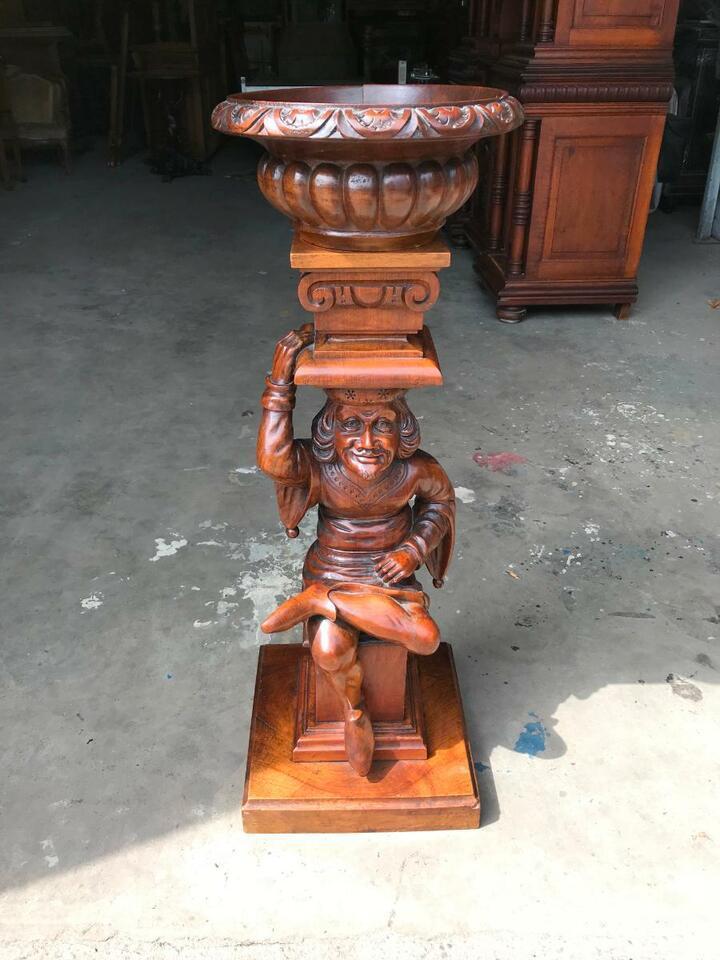 Кашпо/подставка в стиле ренессанс