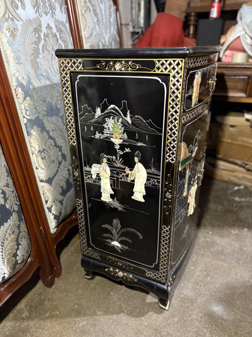 Тумба в стиле шинуазри