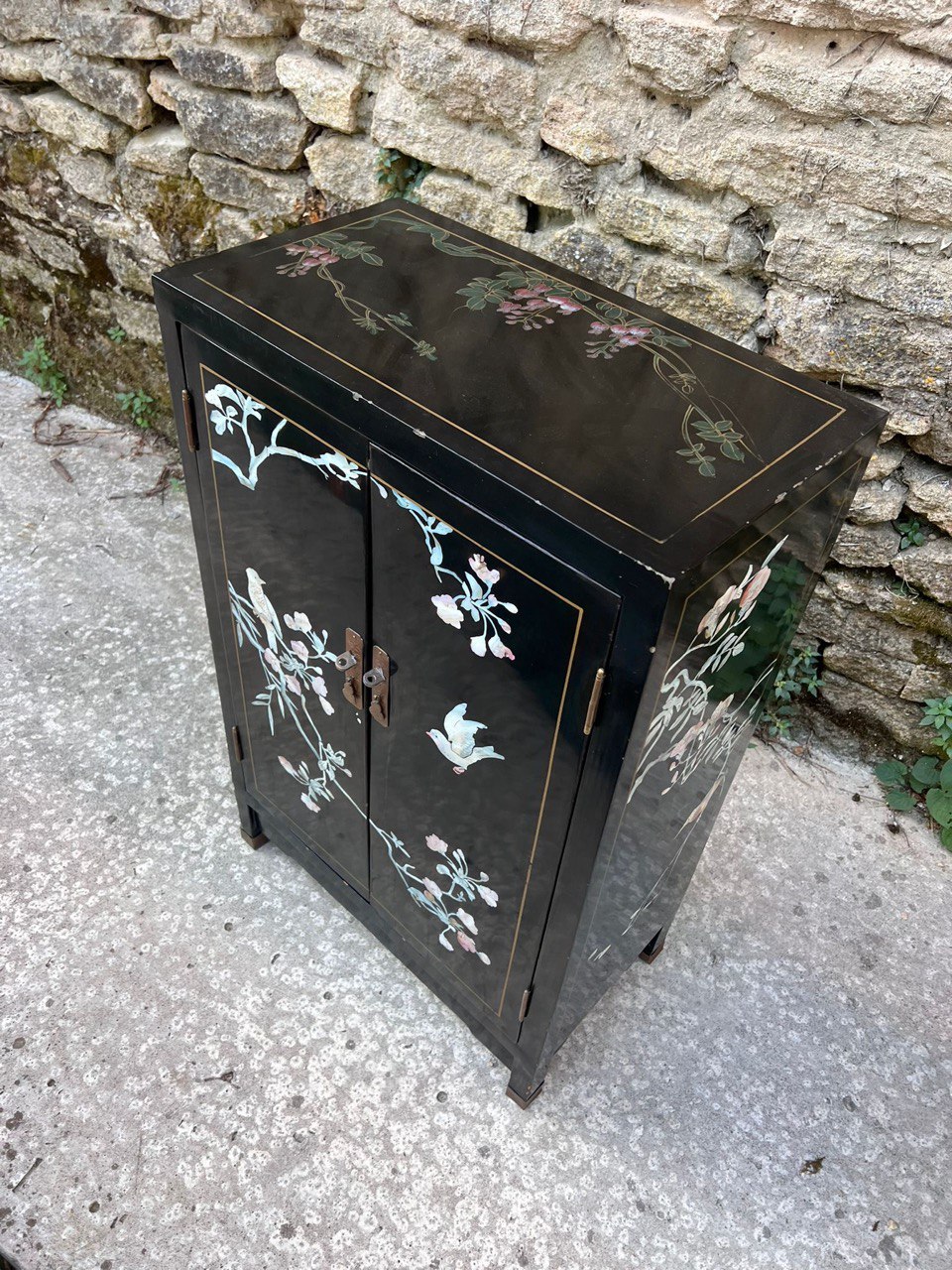 Тумба в стиле шинуазри