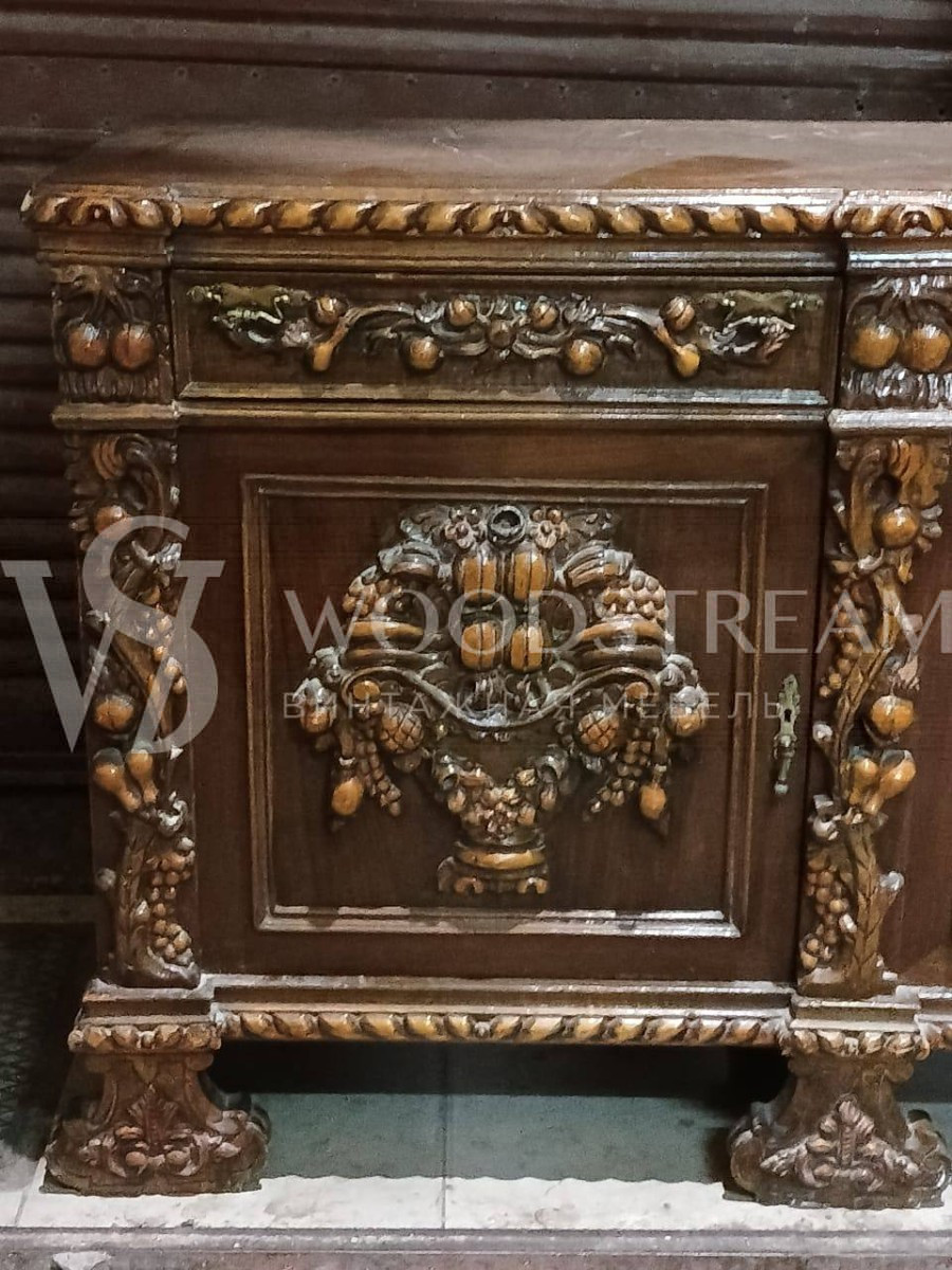 Комод в стиле ренессанс