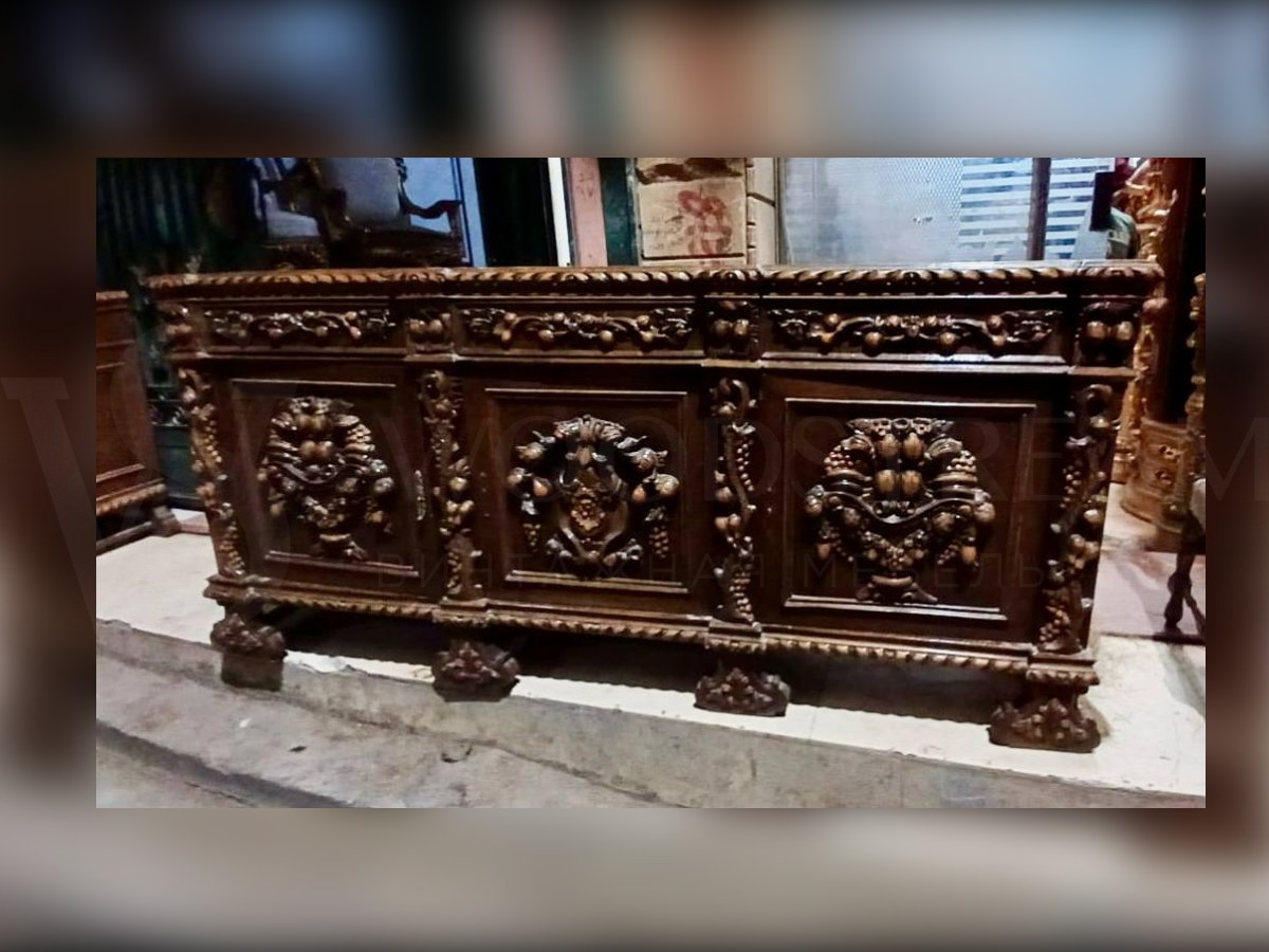 Комод/Дрессуар в стиле ренессанс