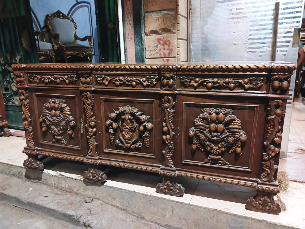 Комод/Дрессуар в стиле ренессанс