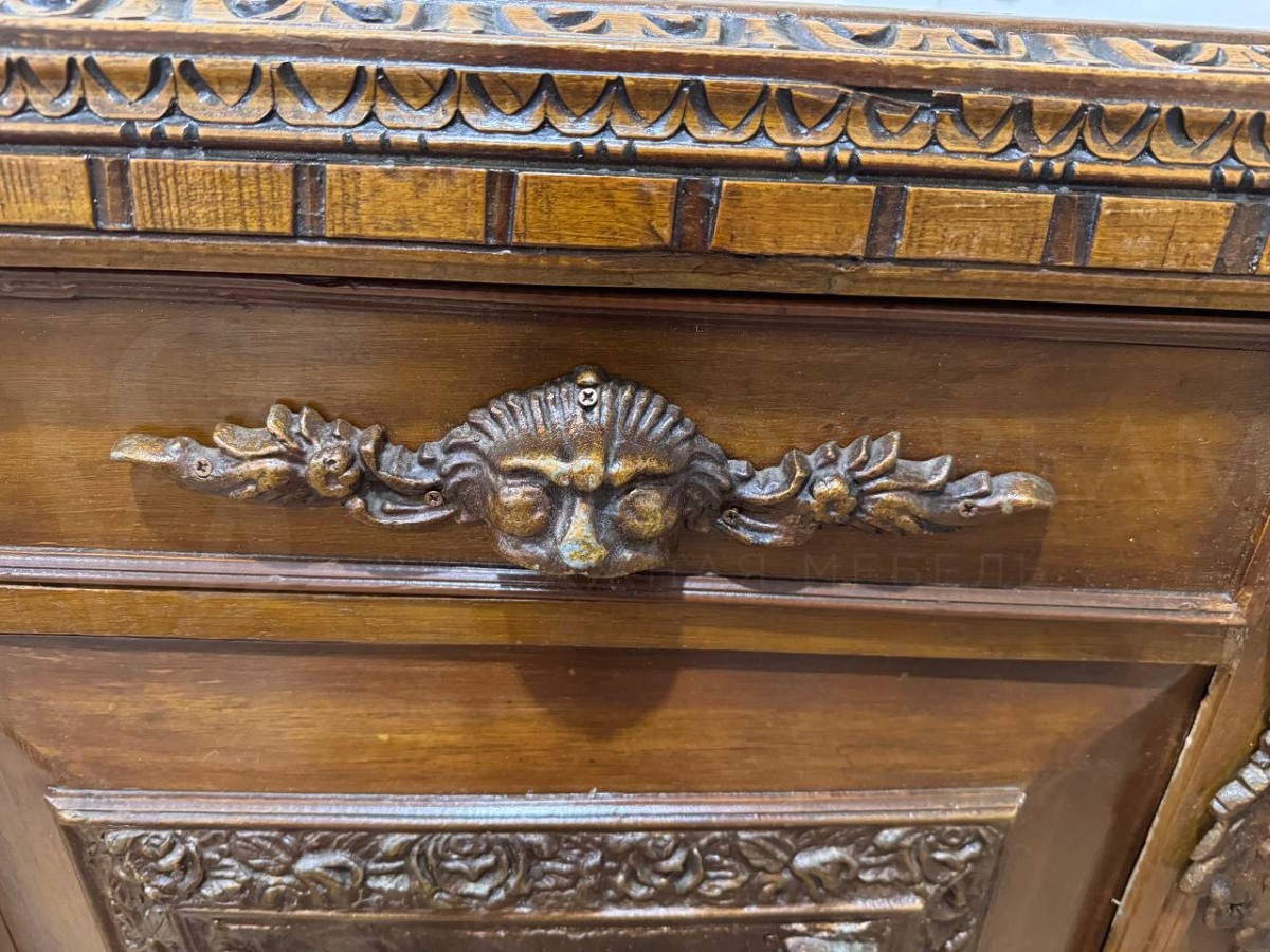 Комод/Дрессуар в стиле ренессанс