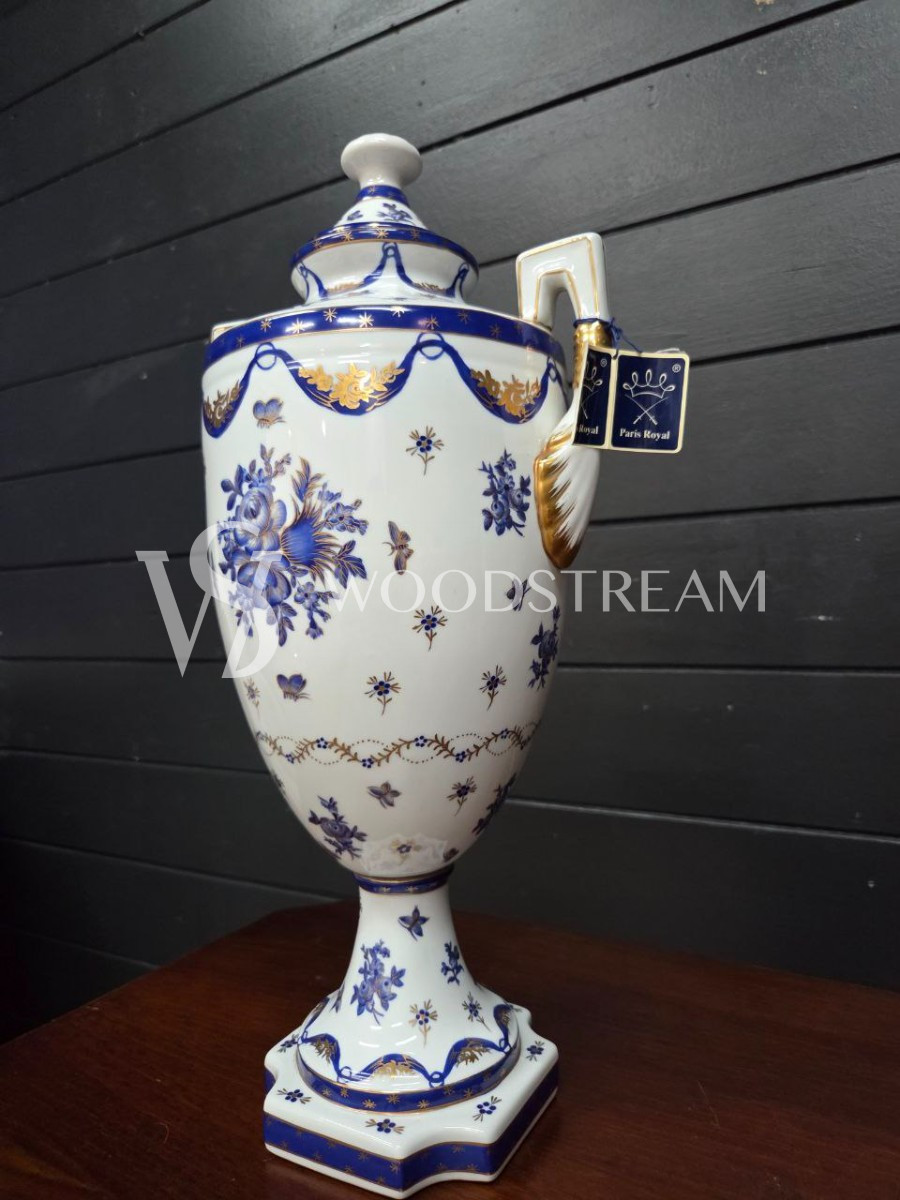 Ваза с крышкой в стиле Людовика XVI