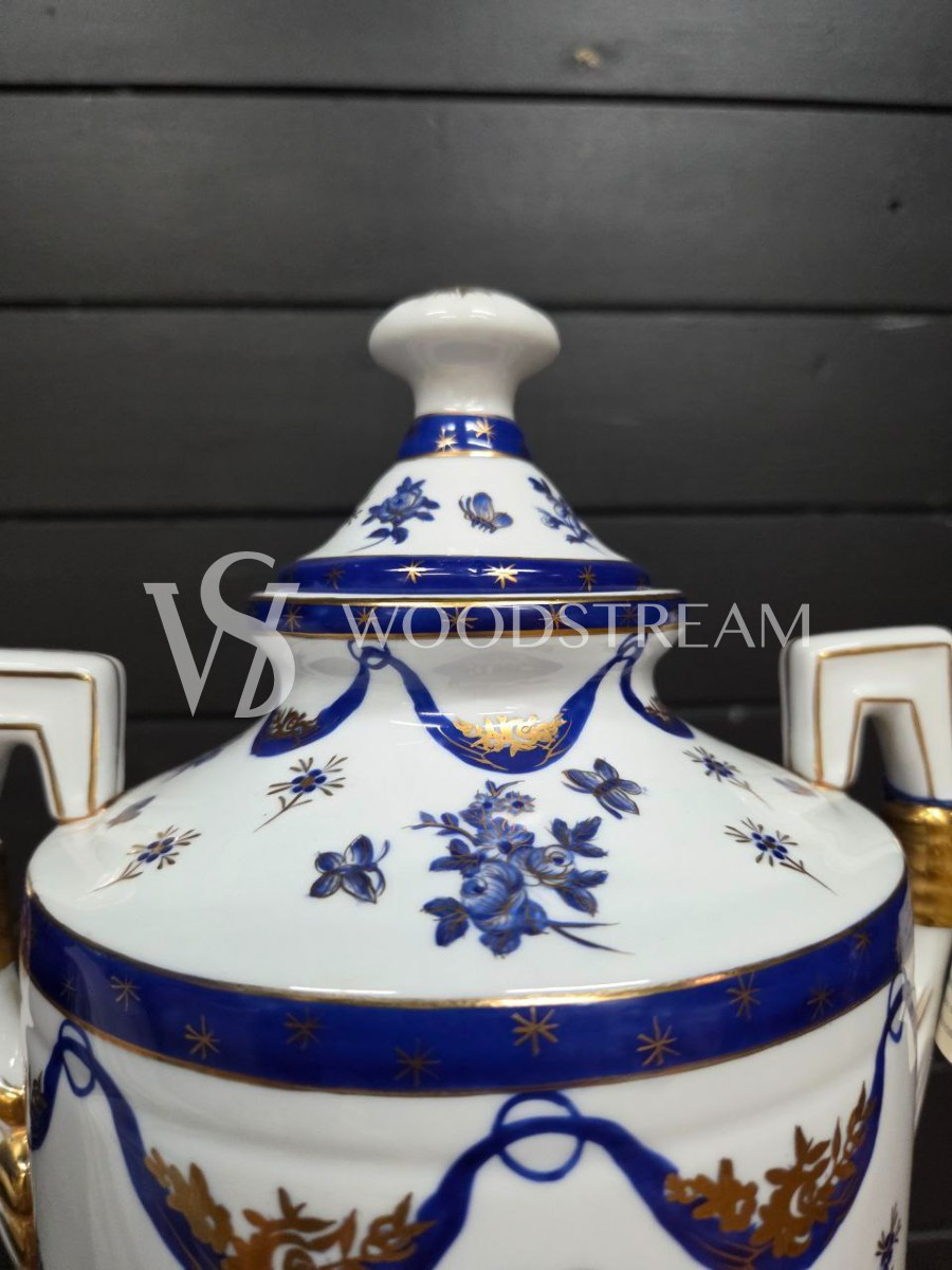 Ваза с крышкой в стиле Людовика XVI