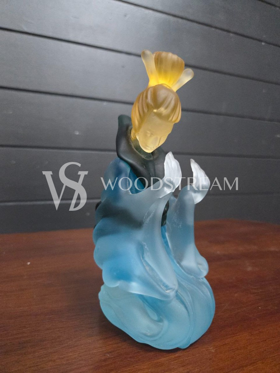 Статуэтка винтажная Девушка