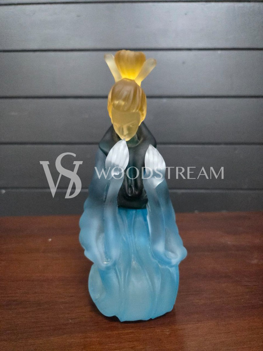 Статуэтка винтажная Девушка