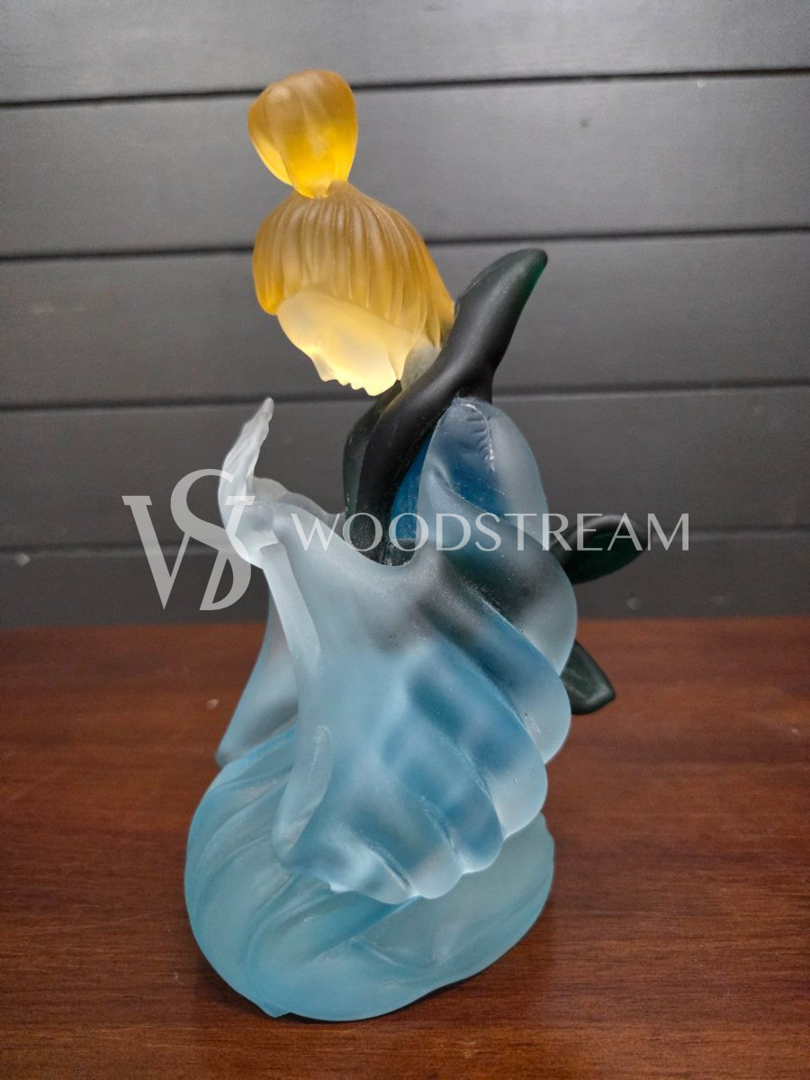 Статуэтка винтажная Девушка