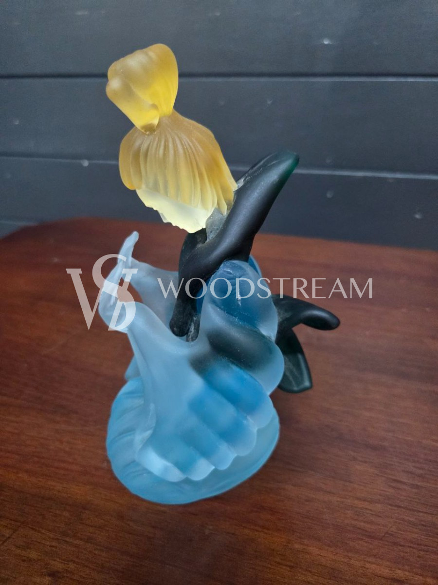 Статуэтка винтажная Девушка