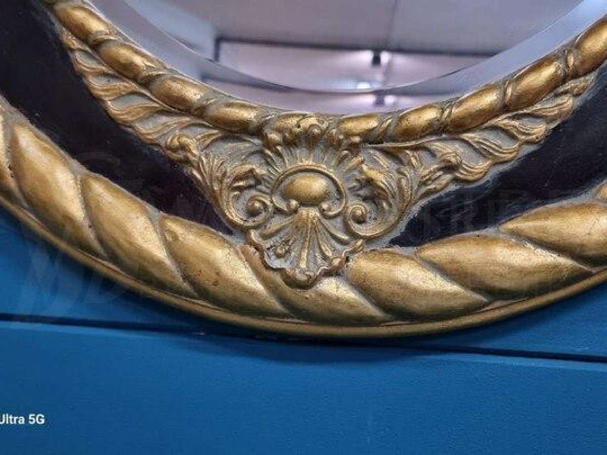 Зеркало настенное в стиле буль