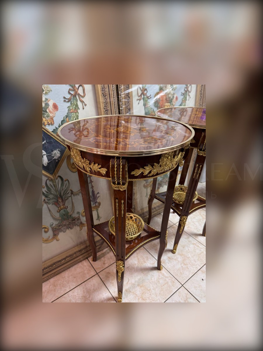 Стол/Подставка в стиле Людовика XVI