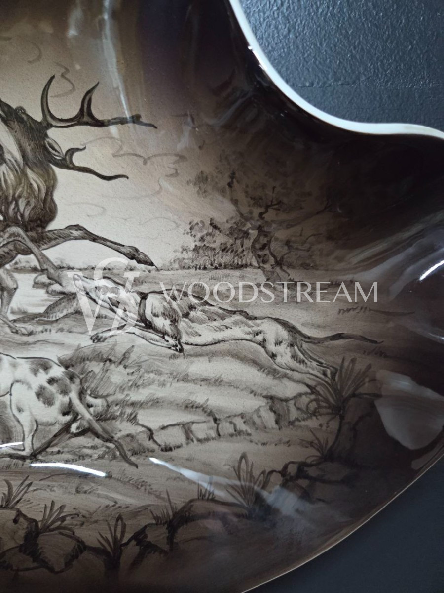 Тарелка декоративная со сценой охоты